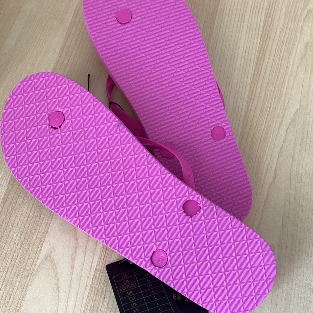 Fuchsia (Soft) Flip-flops 🩴 - Picture 7 of 7